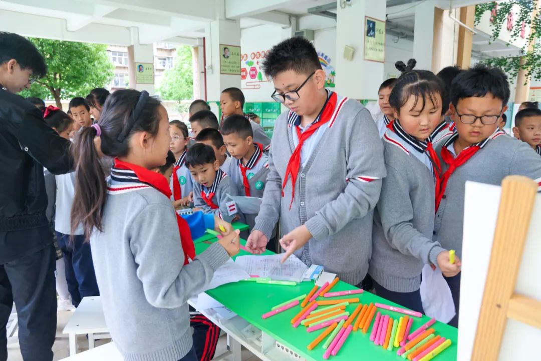 “红领巾 爱祖国”| 棕树营小学2024年“红领巾心向党 在阳光下成长”欢庆“六一”主题队日暨新队员入队仪式活动圆满举行 第175张 “红领巾 爱祖国”| 棕树营小学2024年“红领巾心向党 在阳光下成长”欢庆“六一”主题队日暨新队员入队仪式活动圆满举行 第175张
