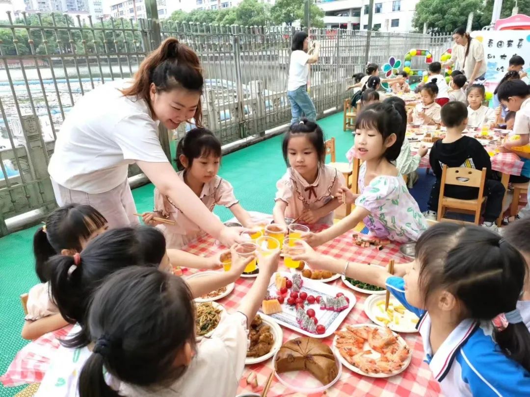 “欢乐六一,趣享成长”——燕子山小学附属幼儿园二部“庆六一”亲子主题活动 第145张