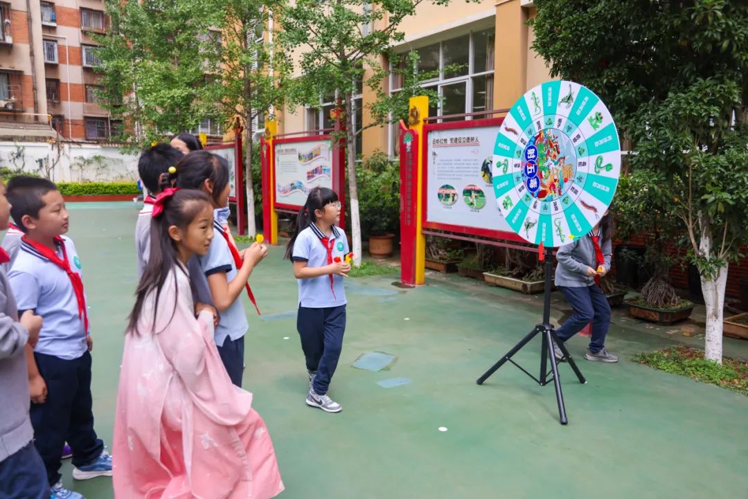 “红领巾 爱祖国”| 棕树营小学2024年“红领巾心向党 在阳光下成长”欢庆“六一”主题队日暨新队员入队仪式活动圆满举行 第55张 “红领巾 爱祖国”| 棕树营小学2024年“红领巾心向党 在阳光下成长”欢庆“六一”主题队日暨新队员入队仪式活动圆满举行 第55张