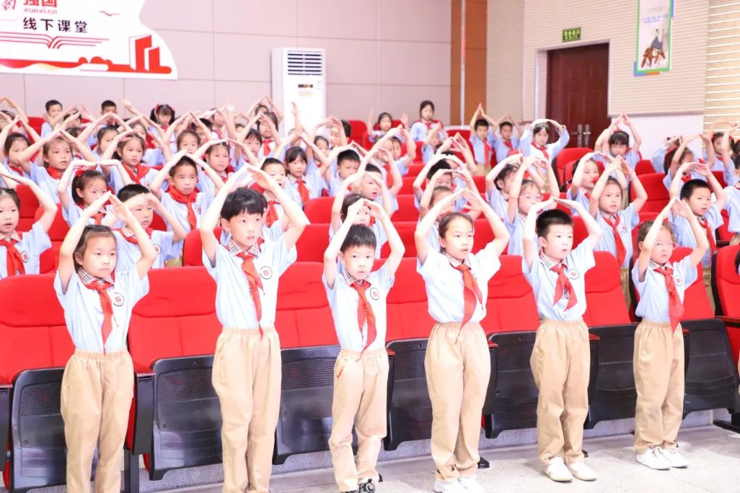 红领巾爱祖国 ——赣州市红旗大道第二小学少先队新队员入队仪式 第56张