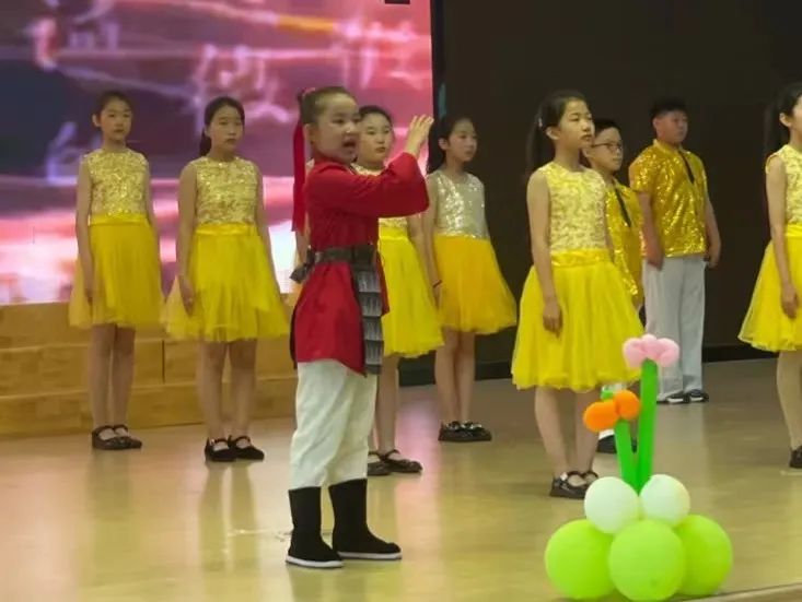 【实验小学·全环境立德树人】叮咚!来自夏天的告白——青岛西海岸新区实验小学举行“争做新时代好少年”欢庆“六一”活动 第17张 【实验小学·全环境立德树人】叮咚!来自夏天的告白——青岛西海岸新区实验小学举行“争做新时代好少年”欢庆“六一”活动 第17张