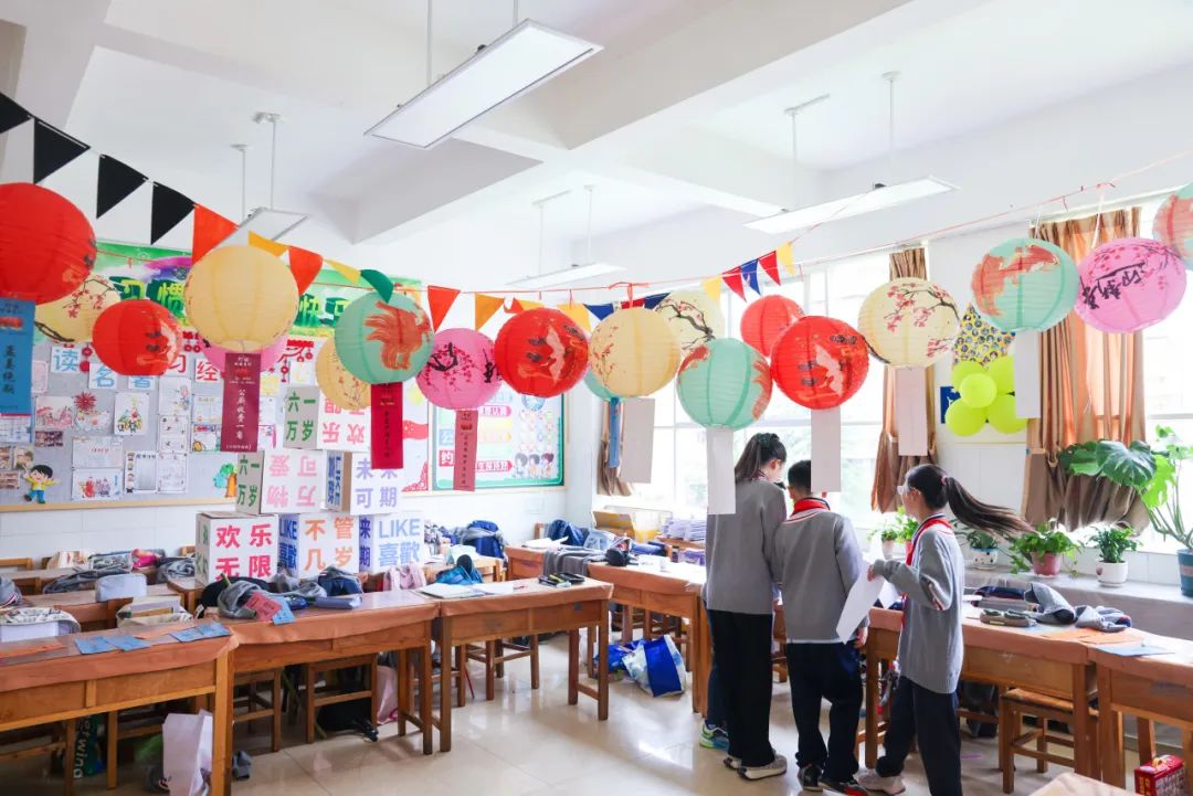 “红领巾 爱祖国”| 棕树营小学2024年“红领巾心向党 在阳光下成长”欢庆“六一”主题队日暨新队员入队仪式活动圆满举行 第139张 “红领巾 爱祖国”| 棕树营小学2024年“红领巾心向党 在阳光下成长”欢庆“六一”主题队日暨新队员入队仪式活动圆满举行 第139张