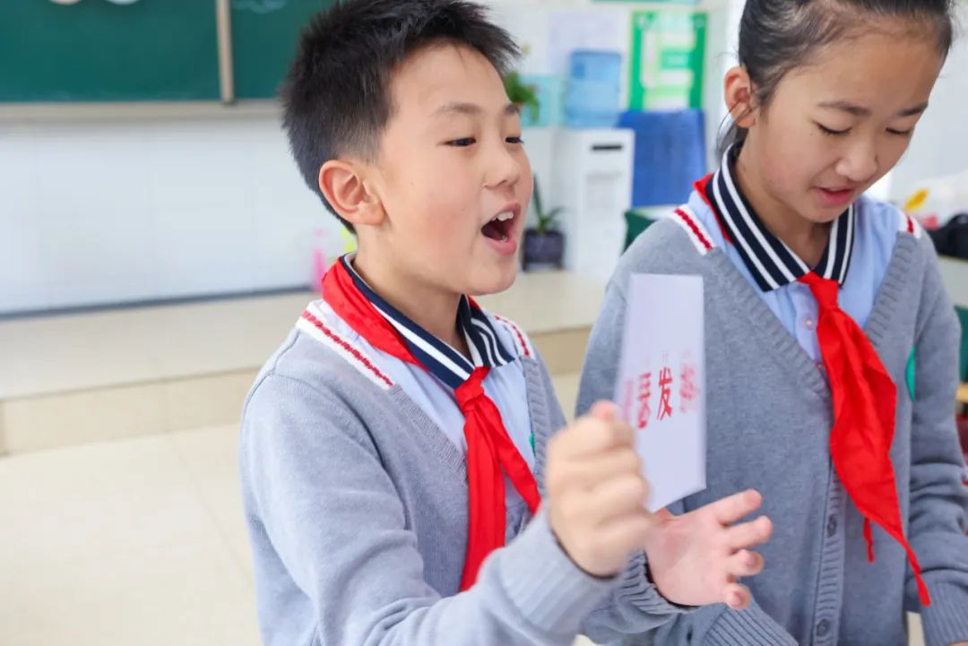 “红领巾 爱祖国”| 棕树营小学2024年“红领巾心向党 在阳光下成长”欢庆“六一”主题队日暨新队员入队仪式活动圆满举行 第156张 “红领巾 爱祖国”| 棕树营小学2024年“红领巾心向党 在阳光下成长”欢庆“六一”主题队日暨新队员入队仪式活动圆满举行 第156张