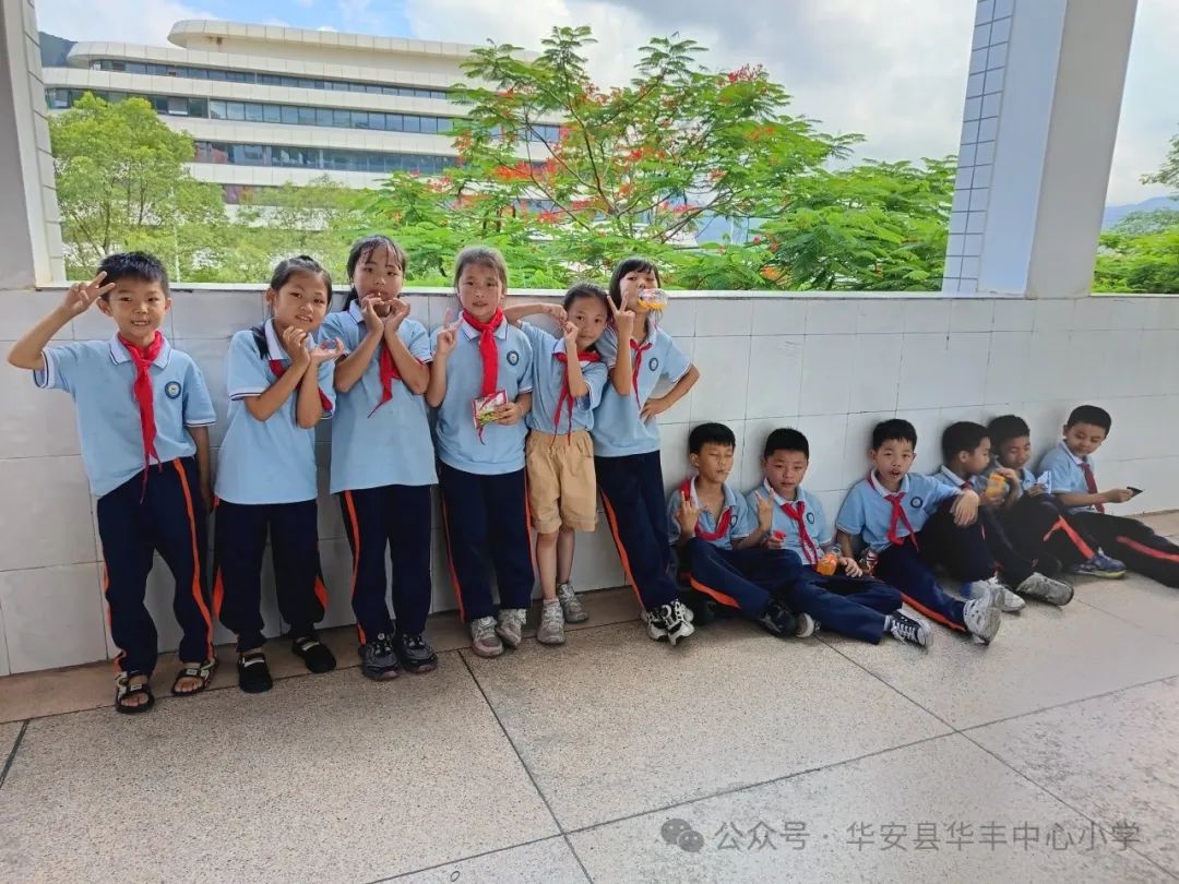 自“游”成长,“戏”趣童年——华丰中心小学举行庆“六一”游园活动 第29张 自“游”成长,“戏”趣童年——华丰中心小学举行庆“六一”游园活动 第29张