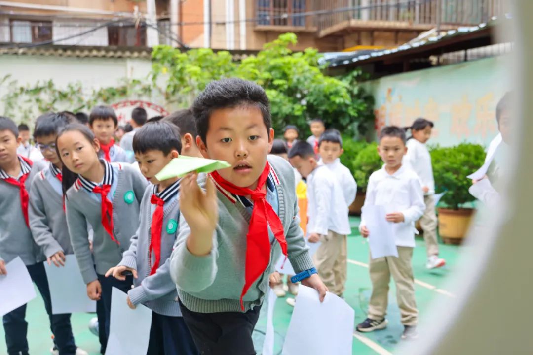 “红领巾 爱祖国”| 棕树营小学2024年“红领巾心向党 在阳光下成长”欢庆“六一”主题队日暨新队员入队仪式活动圆满举行 第77张 “红领巾 爱祖国”| 棕树营小学2024年“红领巾心向党 在阳光下成长”欢庆“六一”主题队日暨新队员入队仪式活动圆满举行 第77张
