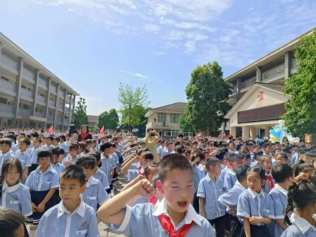 红领巾 爱祖国——记怀远小学教育集团2024年春新队员入队仪式 第35张 红领巾 爱祖国——记怀远小学教育集团2024年春新队员入队仪式 第35张