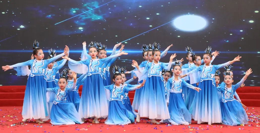 【喜迎六一】鲤城区第三实验小学“强国复兴有我,争做时代新人”庆六一表彰大会暨少年宫活动成果汇报展演(一) 第32张 【喜迎六一】鲤城区第三实验小学“强国复兴有我,争做时代新人”庆六一表彰大会暨少年宫活动成果汇报展演(一) 第32张