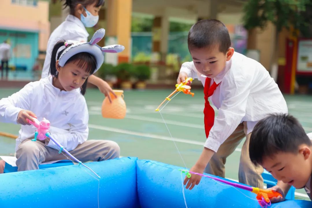 “红领巾 爱祖国”| 棕树营小学2024年“红领巾心向党 在阳光下成长”欢庆“六一”主题队日暨新队员入队仪式活动圆满举行 第53张 “红领巾 爱祖国”| 棕树营小学2024年“红领巾心向党 在阳光下成长”欢庆“六一”主题队日暨新队员入队仪式活动圆满举行 第53张