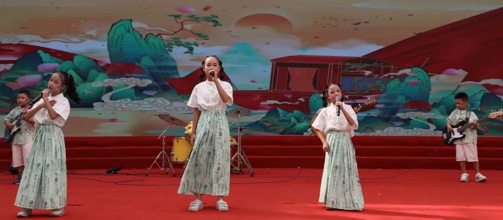 【喜迎六一】鲤城区第三实验小学“强国复兴有我,争做时代新人”庆六一表彰大会暨少年宫活动成果汇报展演(一) 第18张 【喜迎六一】鲤城区第三实验小学“强国复兴有我,争做时代新人”庆六一表彰大会暨少年宫活动成果汇报展演(一) 第18张