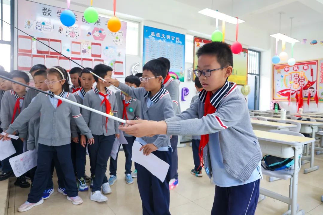 “红领巾 爱祖国”| 棕树营小学2024年“红领巾心向党 在阳光下成长”欢庆“六一”主题队日暨新队员入队仪式活动圆满举行 第132张 “红领巾 爱祖国”| 棕树营小学2024年“红领巾心向党 在阳光下成长”欢庆“六一”主题队日暨新队员入队仪式活动圆满举行 第132张
