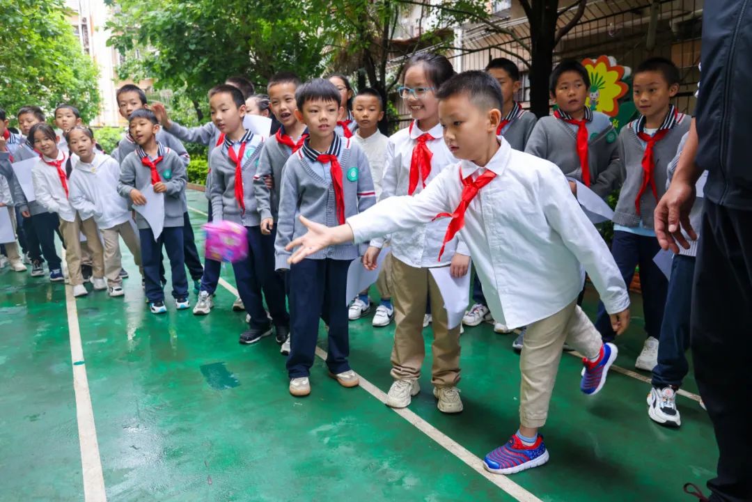 “红领巾 爱祖国”| 棕树营小学2024年“红领巾心向党 在阳光下成长”欢庆“六一”主题队日暨新队员入队仪式活动圆满举行 第66张 “红领巾 爱祖国”| 棕树营小学2024年“红领巾心向党 在阳光下成长”欢庆“六一”主题队日暨新队员入队仪式活动圆满举行 第66张