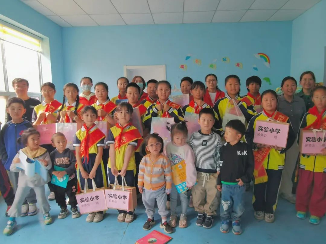 【实验小学·全环境立德树人】叮咚!来自夏天的告白——青岛西海岸新区实验小学举行“争做新时代好少年”欢庆“六一”活动 第12张 【实验小学·全环境立德树人】叮咚!来自夏天的告白——青岛西海岸新区实验小学举行“争做新时代好少年”欢庆“六一”活动 第12张