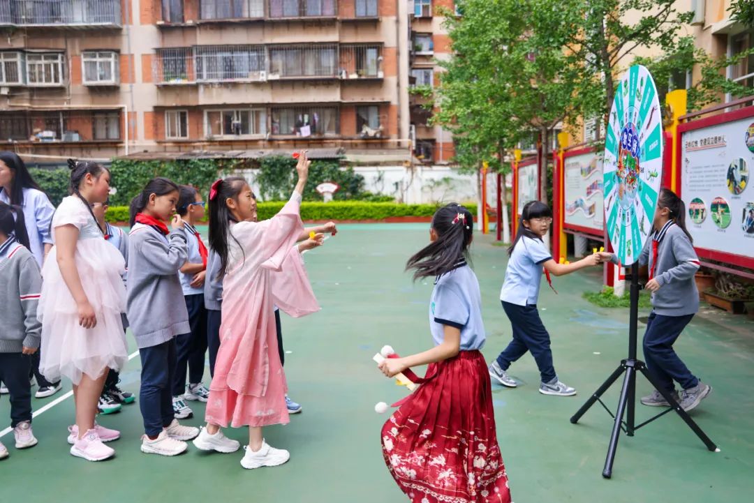 “红领巾 爱祖国”| 棕树营小学2024年“红领巾心向党 在阳光下成长”欢庆“六一”主题队日暨新队员入队仪式活动圆满举行 第146张 “红领巾 爱祖国”| 棕树营小学2024年“红领巾心向党 在阳光下成长”欢庆“六一”主题队日暨新队员入队仪式活动圆满举行 第146张