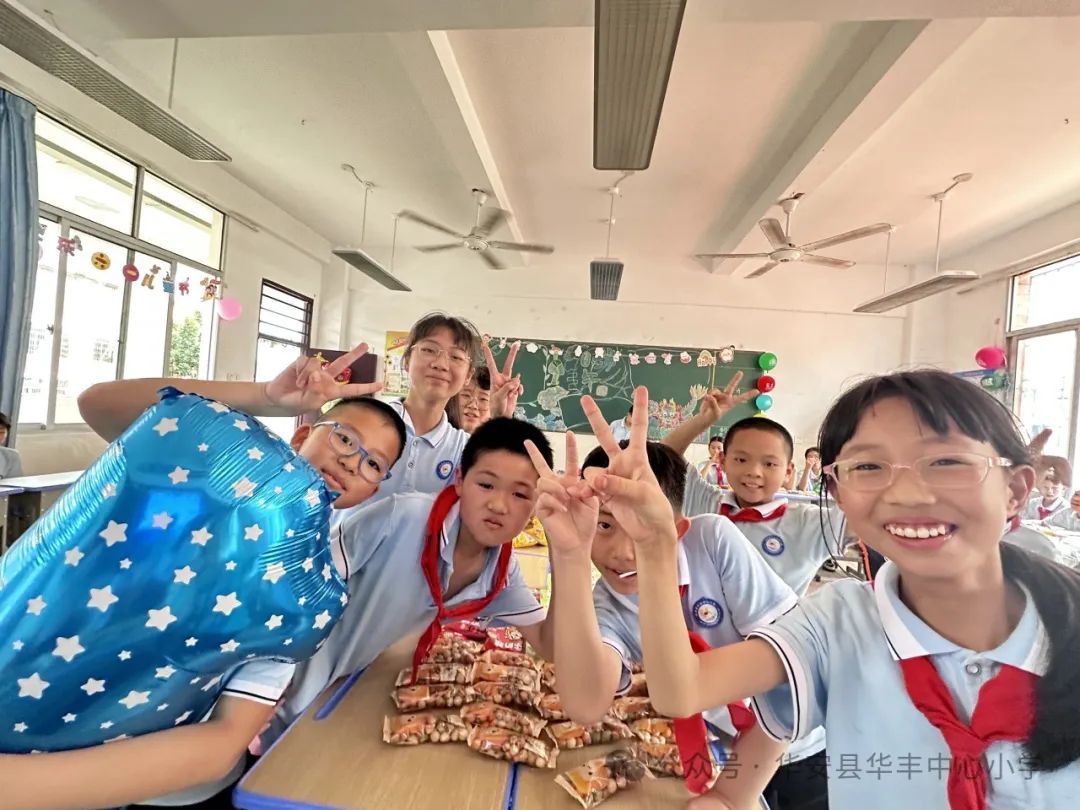 自“游”成长,“戏”趣童年——华丰中心小学举行庆“六一”游园活动 第15张 自“游”成长,“戏”趣童年——华丰中心小学举行庆“六一”游园活动 第15张