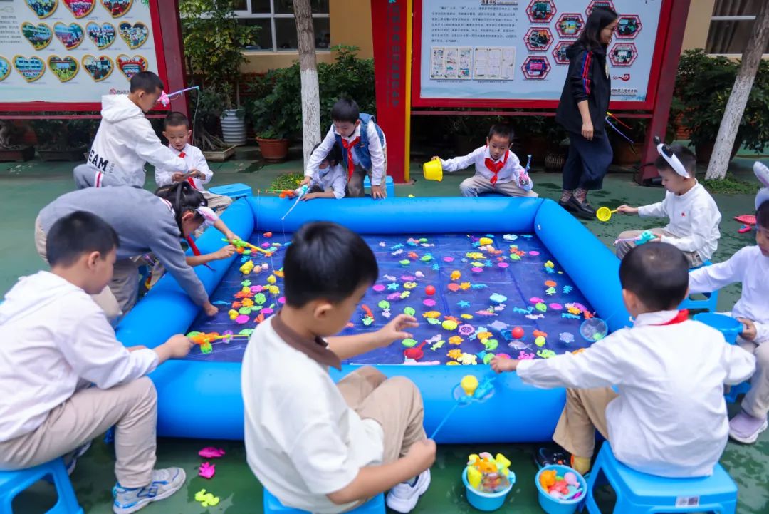 “红领巾 爱祖国”| 棕树营小学2024年“红领巾心向党 在阳光下成长”欢庆“六一”主题队日暨新队员入队仪式活动圆满举行 第64张 “红领巾 爱祖国”| 棕树营小学2024年“红领巾心向党 在阳光下成长”欢庆“六一”主题队日暨新队员入队仪式活动圆满举行 第64张