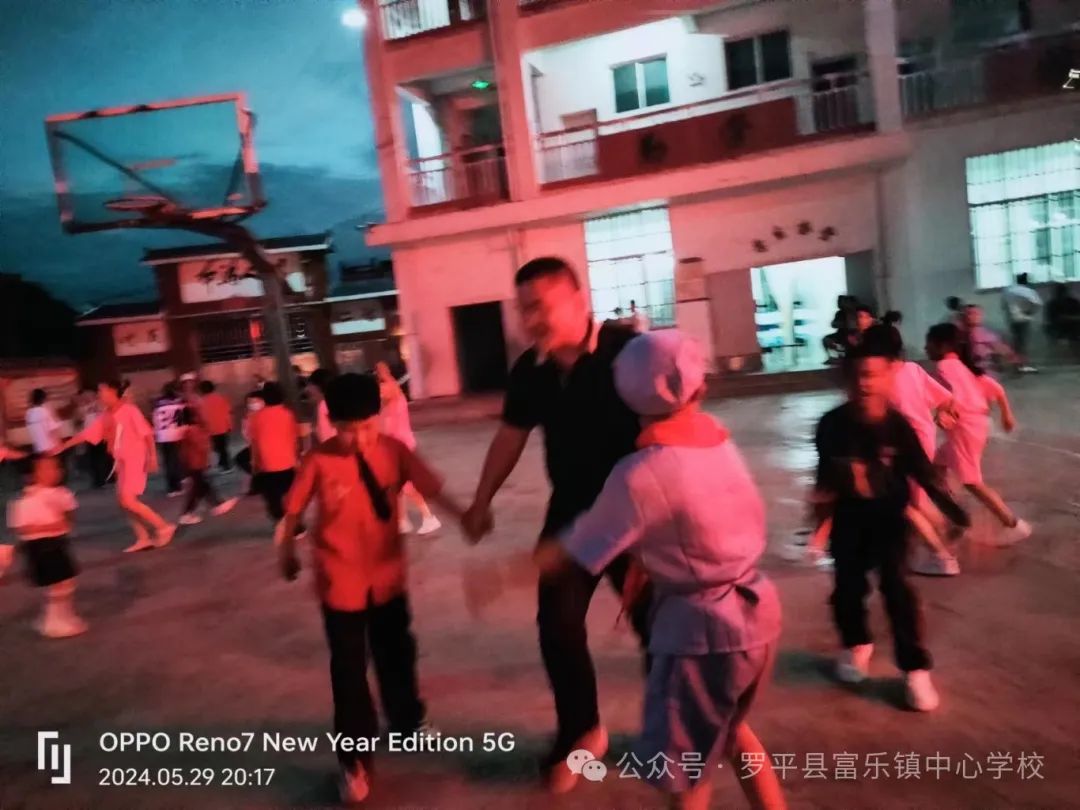 罗平县富乐镇板村小学“红领巾 爱祖国”六一活动 第46张 罗平县富乐镇板村小学“红领巾 爱祖国”六一活动 第46张