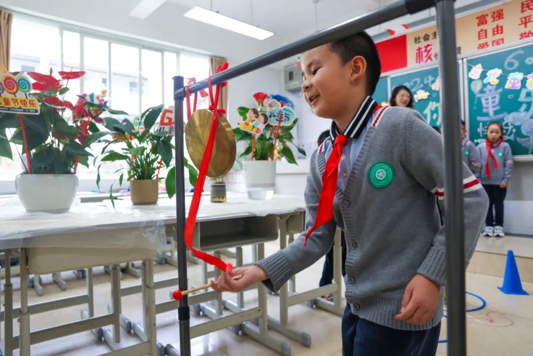 “红领巾 爱祖国”| 棕树营小学2024年“红领巾心向党 在阳光下成长”欢庆“六一”主题队日暨新队员入队仪式活动圆满举行 第85张 “红领巾 爱祖国”| 棕树营小学2024年“红领巾心向党 在阳光下成长”欢庆“六一”主题队日暨新队员入队仪式活动圆满举行 第85张
