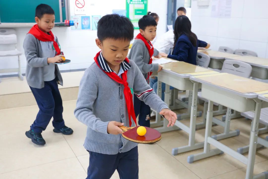 “红领巾 爱祖国”| 棕树营小学2024年“红领巾心向党 在阳光下成长”欢庆“六一”主题队日暨新队员入队仪式活动圆满举行 第122张 “红领巾 爱祖国”| 棕树营小学2024年“红领巾心向党 在阳光下成长”欢庆“六一”主题队日暨新队员入队仪式活动圆满举行 第122张