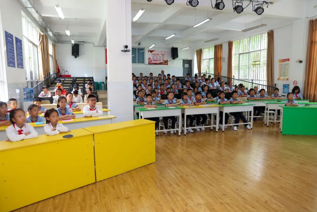 “红领巾 爱祖国”| 棕树营小学2024年“红领巾心向党 在阳光下成长”欢庆“六一”主题队日暨新队员入队仪式活动圆满举行 第181张 “红领巾 爱祖国”| 棕树营小学2024年“红领巾心向党 在阳光下成长”欢庆“六一”主题队日暨新队员入队仪式活动圆满举行 第181张