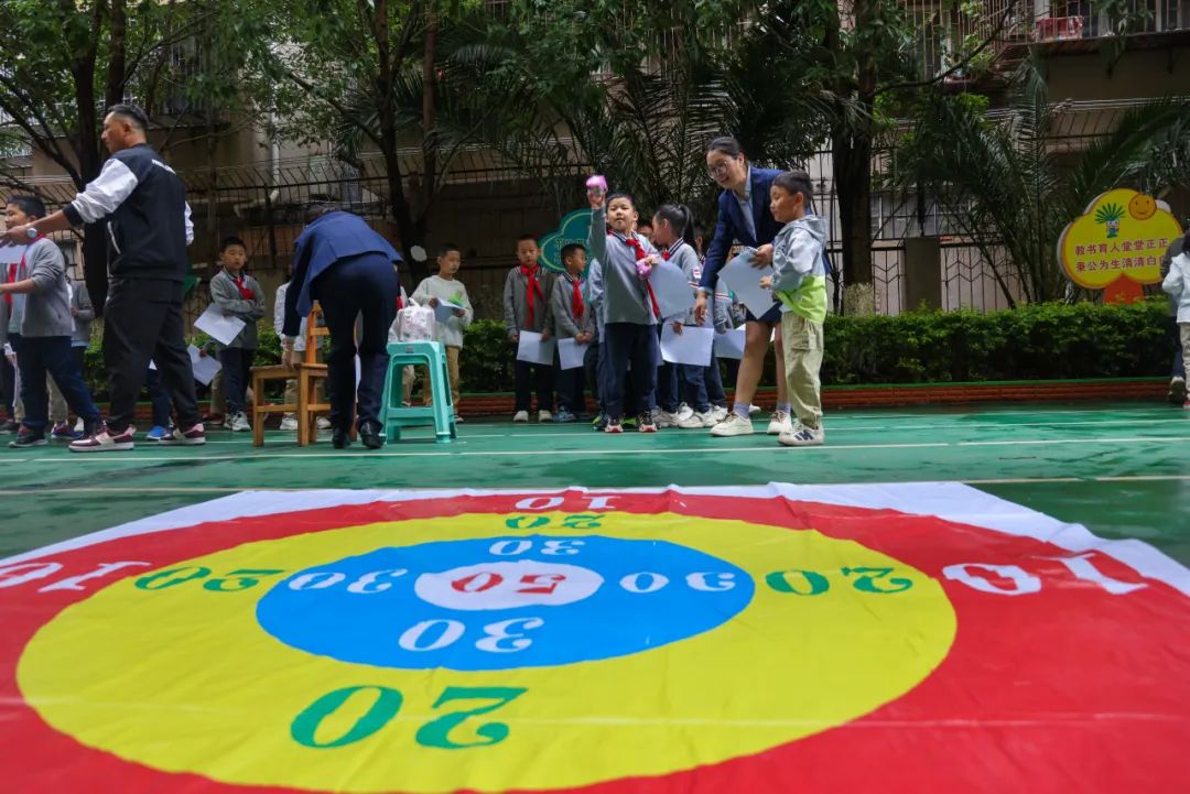 “红领巾 爱祖国”| 棕树营小学2024年“红领巾心向党 在阳光下成长”欢庆“六一”主题队日暨新队员入队仪式活动圆满举行 第65张 “红领巾 爱祖国”| 棕树营小学2024年“红领巾心向党 在阳光下成长”欢庆“六一”主题队日暨新队员入队仪式活动圆满举行 第65张