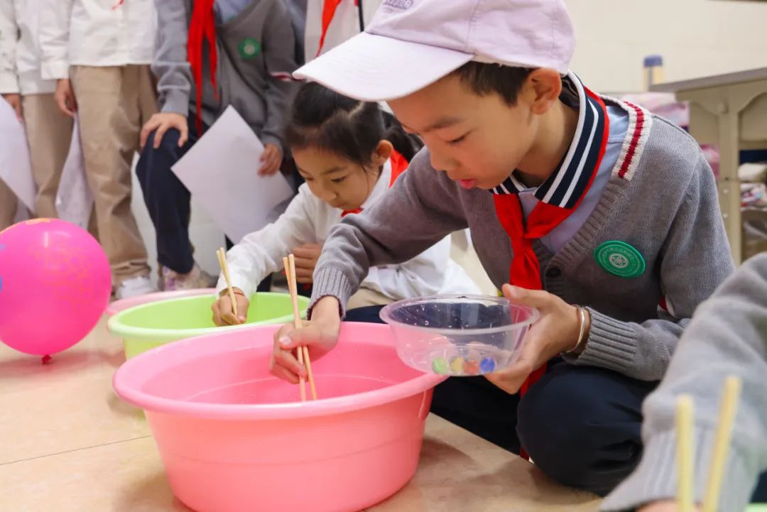 “红领巾 爱祖国”| 棕树营小学2024年“红领巾心向党 在阳光下成长”欢庆“六一”主题队日暨新队员入队仪式活动圆满举行 第73张 “红领巾 爱祖国”| 棕树营小学2024年“红领巾心向党 在阳光下成长”欢庆“六一”主题队日暨新队员入队仪式活动圆满举行 第73张