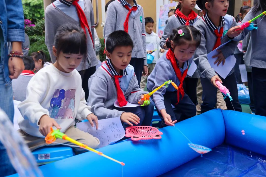 “红领巾 爱祖国”| 棕树营小学2024年“红领巾心向党 在阳光下成长”欢庆“六一”主题队日暨新队员入队仪式活动圆满举行 第62张 “红领巾 爱祖国”| 棕树营小学2024年“红领巾心向党 在阳光下成长”欢庆“六一”主题队日暨新队员入队仪式活动圆满举行 第62张