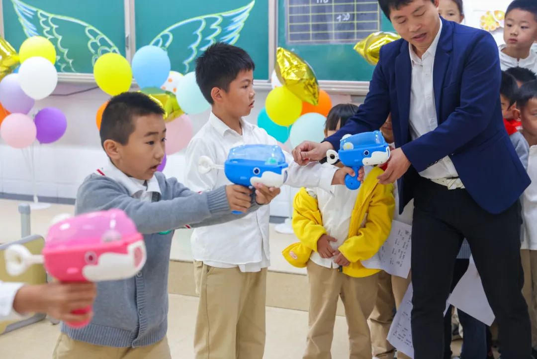 “红领巾 爱祖国”| 棕树营小学2024年“红领巾心向党 在阳光下成长”欢庆“六一”主题队日暨新队员入队仪式活动圆满举行 第94张 “红领巾 爱祖国”| 棕树营小学2024年“红领巾心向党 在阳光下成长”欢庆“六一”主题队日暨新队员入队仪式活动圆满举行 第94张