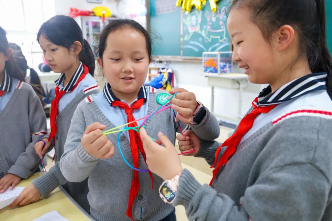 “红领巾 爱祖国”| 棕树营小学2024年“红领巾心向党 在阳光下成长”欢庆“六一”主题队日暨新队员入队仪式活动圆满举行 第99张 “红领巾 爱祖国”| 棕树营小学2024年“红领巾心向党 在阳光下成长”欢庆“六一”主题队日暨新队员入队仪式活动圆满举行 第99张