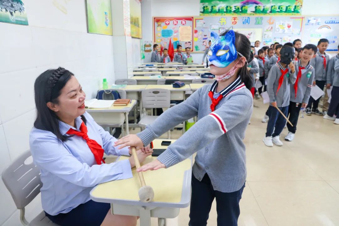 “红领巾 爱祖国”| 棕树营小学2024年“红领巾心向党 在阳光下成长”欢庆“六一”主题队日暨新队员入队仪式活动圆满举行 第110张 “红领巾 爱祖国”| 棕树营小学2024年“红领巾心向党 在阳光下成长”欢庆“六一”主题队日暨新队员入队仪式活动圆满举行 第110张