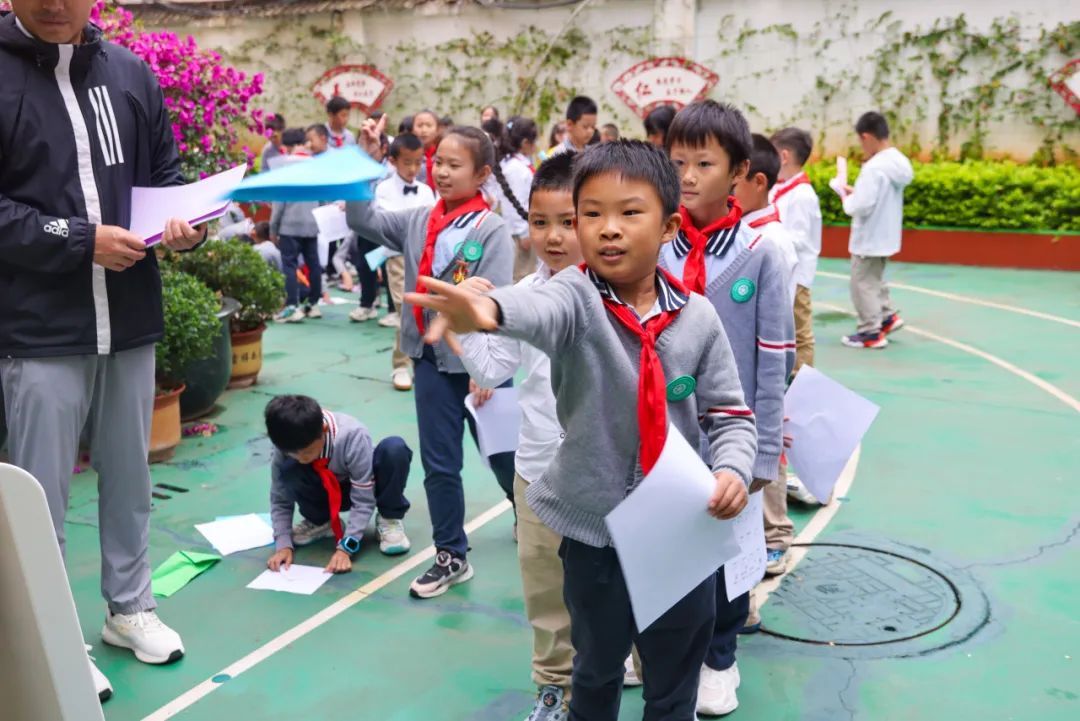 “红领巾 爱祖国”| 棕树营小学2024年“红领巾心向党 在阳光下成长”欢庆“六一”主题队日暨新队员入队仪式活动圆满举行 第76张 “红领巾 爱祖国”| 棕树营小学2024年“红领巾心向党 在阳光下成长”欢庆“六一”主题队日暨新队员入队仪式活动圆满举行 第76张
