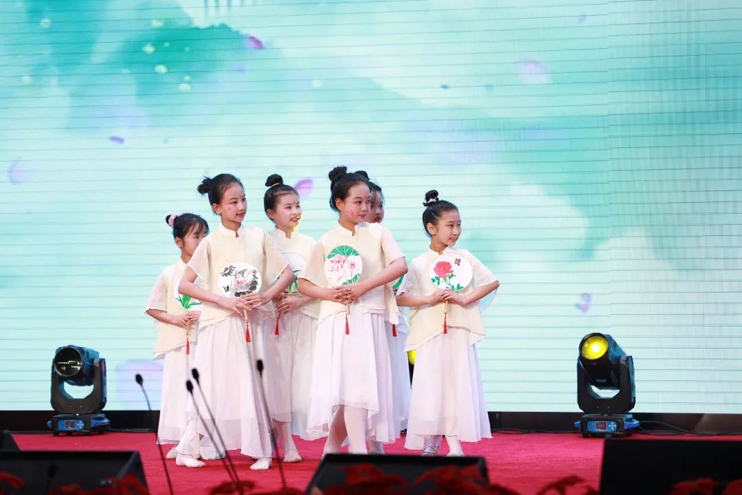和美·绽放——安定镇中心小学“六一”儿童节庆祝活动暨校园艺术节 第9张 和美·绽放——安定镇中心小学“六一”儿童节庆祝活动暨校园艺术节 第9张