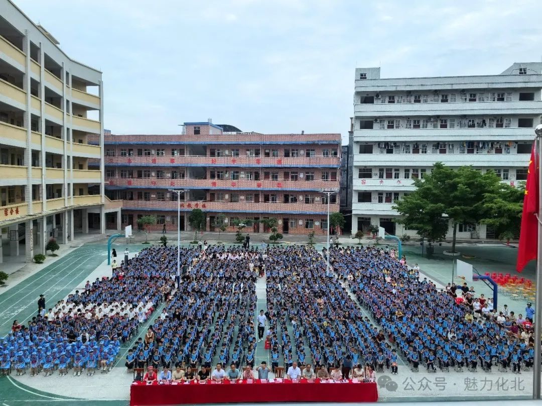 歌声飞扬庆“六一”|平定镇圣古小学举行2024年“唱响童心,放飞梦想”大合唱比赛 第69张 歌声飞扬庆“六一”|平定镇圣古小学举行2024年“唱响童心,放飞梦想”大合唱比赛 第69张