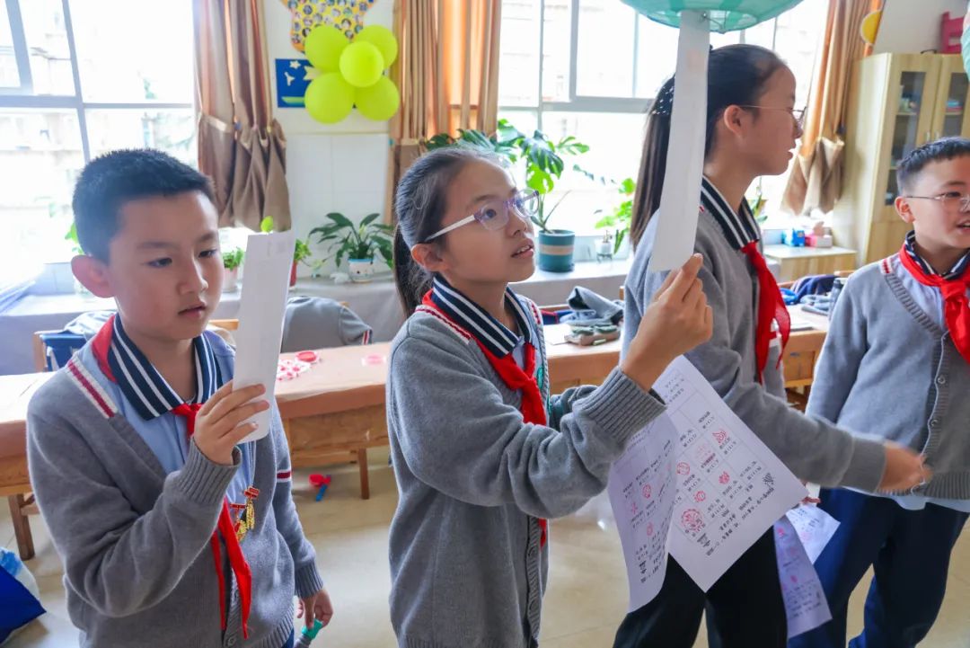 “红领巾 爱祖国”| 棕树营小学2024年“红领巾心向党 在阳光下成长”欢庆“六一”主题队日暨新队员入队仪式活动圆满举行 第143张 “红领巾 爱祖国”| 棕树营小学2024年“红领巾心向党 在阳光下成长”欢庆“六一”主题队日暨新队员入队仪式活动圆满举行 第143张