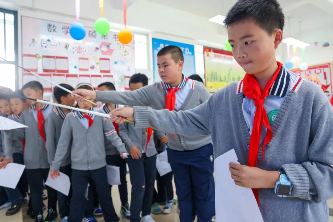“红领巾 爱祖国”| 棕树营小学2024年“红领巾心向党 在阳光下成长”欢庆“六一”主题队日暨新队员入队仪式活动圆满举行 第131张 “红领巾 爱祖国”| 棕树营小学2024年“红领巾心向党 在阳光下成长”欢庆“六一”主题队日暨新队员入队仪式活动圆满举行 第131张