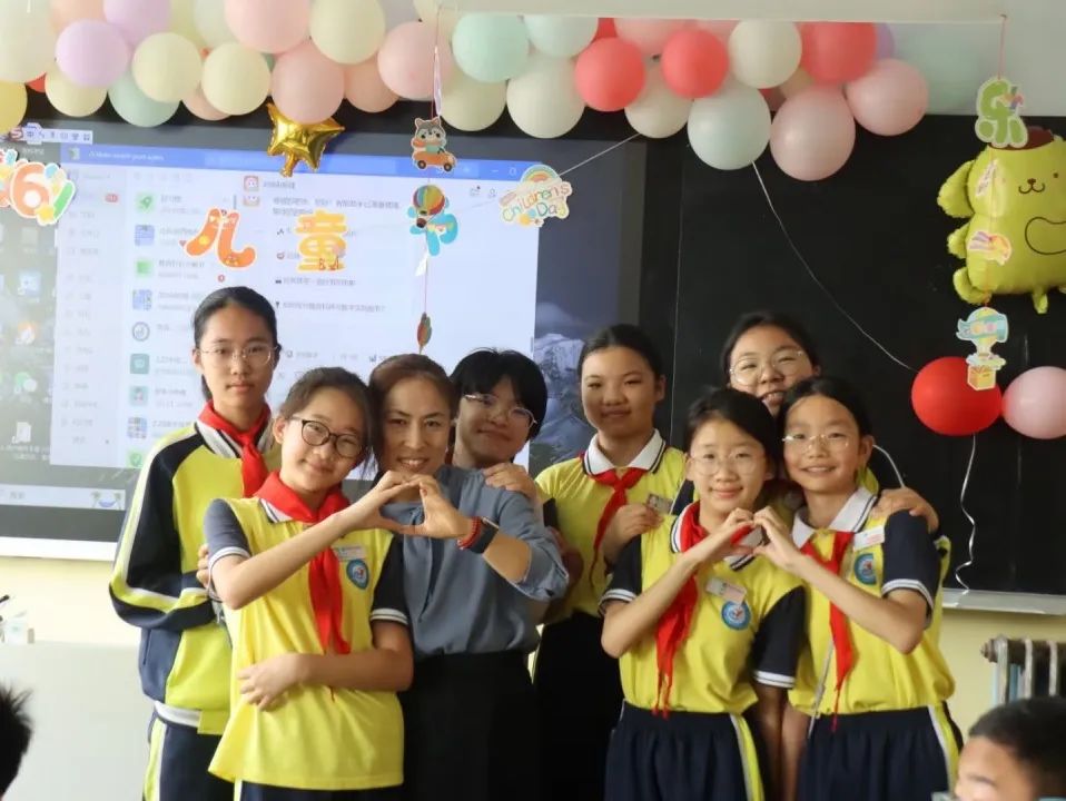 【实验小学·全环境立德树人】叮咚!来自夏天的告白——青岛西海岸新区实验小学举行“争做新时代好少年”欢庆“六一”活动 第24张 【实验小学·全环境立德树人】叮咚!来自夏天的告白——青岛西海岸新区实验小学举行“争做新时代好少年”欢庆“六一”活动 第24张