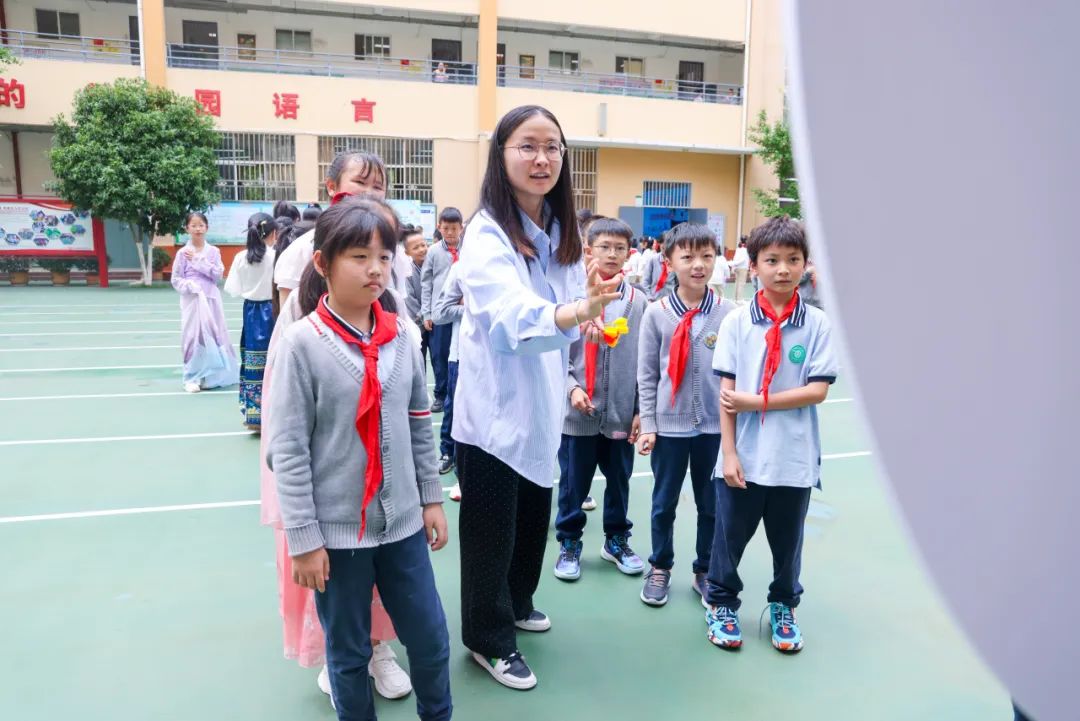 “红领巾 爱祖国”| 棕树营小学2024年“红领巾心向党 在阳光下成长”欢庆“六一”主题队日暨新队员入队仪式活动圆满举行 第147张 “红领巾 爱祖国”| 棕树营小学2024年“红领巾心向党 在阳光下成长”欢庆“六一”主题队日暨新队员入队仪式活动圆满举行 第147张