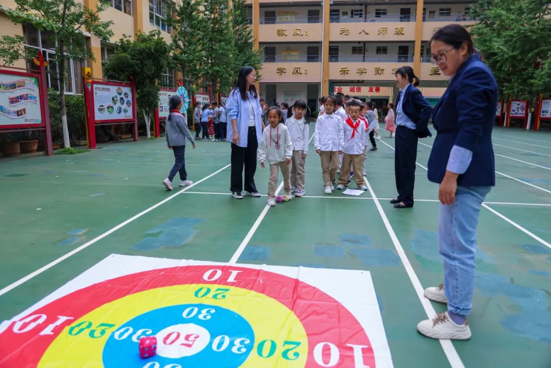 “红领巾 爱祖国”| 棕树营小学2024年“红领巾心向党 在阳光下成长”欢庆“六一”主题队日暨新队员入队仪式活动圆满举行 第67张 “红领巾 爱祖国”| 棕树营小学2024年“红领巾心向党 在阳光下成长”欢庆“六一”主题队日暨新队员入队仪式活动圆满举行 第67张