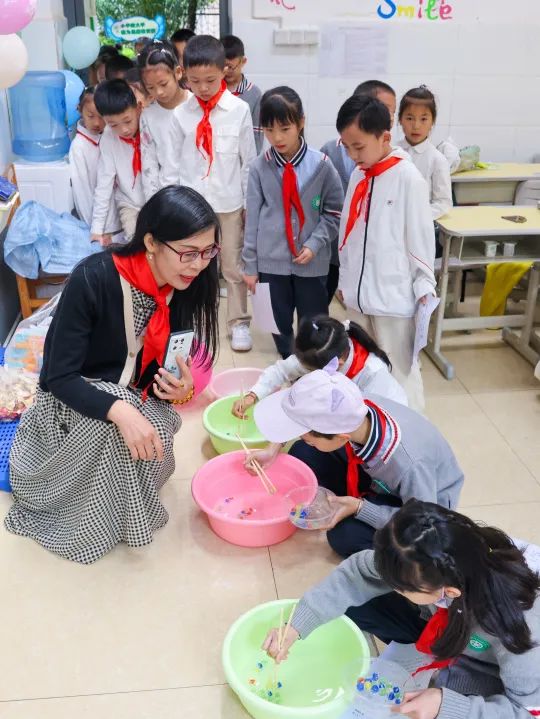 “红领巾 爱祖国”| 棕树营小学2024年“红领巾心向党 在阳光下成长”欢庆“六一”主题队日暨新队员入队仪式活动圆满举行 第71张 “红领巾 爱祖国”| 棕树营小学2024年“红领巾心向党 在阳光下成长”欢庆“六一”主题队日暨新队员入队仪式活动圆满举行 第71张