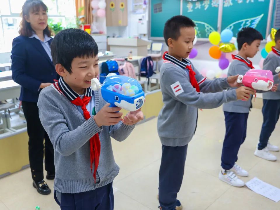 “红领巾 爱祖国”| 棕树营小学2024年“红领巾心向党 在阳光下成长”欢庆“六一”主题队日暨新队员入队仪式活动圆满举行 第92张 “红领巾 爱祖国”| 棕树营小学2024年“红领巾心向党 在阳光下成长”欢庆“六一”主题队日暨新队员入队仪式活动圆满举行 第92张