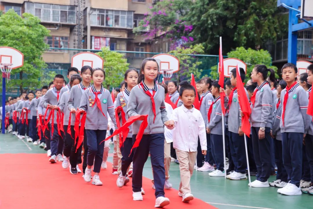 “红领巾 爱祖国”| 棕树营小学2024年“红领巾心向党 在阳光下成长”欢庆“六一”主题队日暨新队员入队仪式活动圆满举行 第25张 “红领巾 爱祖国”| 棕树营小学2024年“红领巾心向党 在阳光下成长”欢庆“六一”主题队日暨新队员入队仪式活动圆满举行 第25张