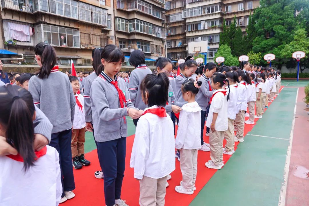 “红领巾 爱祖国”| 棕树营小学2024年“红领巾心向党 在阳光下成长”欢庆“六一”主题队日暨新队员入队仪式活动圆满举行 第28张 “红领巾 爱祖国”| 棕树营小学2024年“红领巾心向党 在阳光下成长”欢庆“六一”主题队日暨新队员入队仪式活动圆满举行 第28张