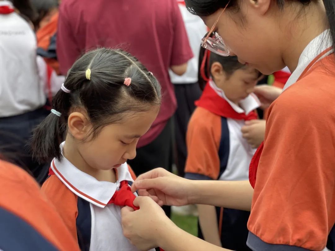 红领巾爱祖国——朝阳小学一年级第一批新队员入队仪式 第13张 红领巾爱祖国——朝阳小学一年级第一批新队员入队仪式 第13张