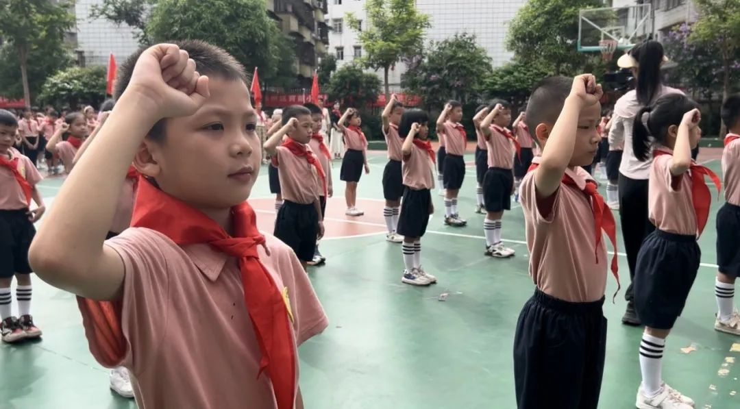 你好,少先队!——玉州区育苗小学2024年春一年级入队仪式 第15张 你好,少先队!——玉州区育苗小学2024年春一年级入队仪式 第15张
