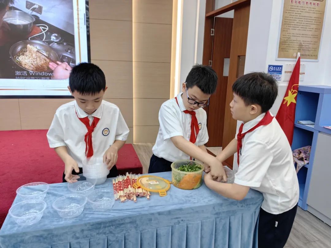 红领巾爱祖国 争做新时代好队员——龙泰小学举行2024年一年级新队员入队暨中队活动课系列活动 第45张 红领巾爱祖国 争做新时代好队员——龙泰小学举行2024年一年级新队员入队暨中队活动课系列活动 第45张