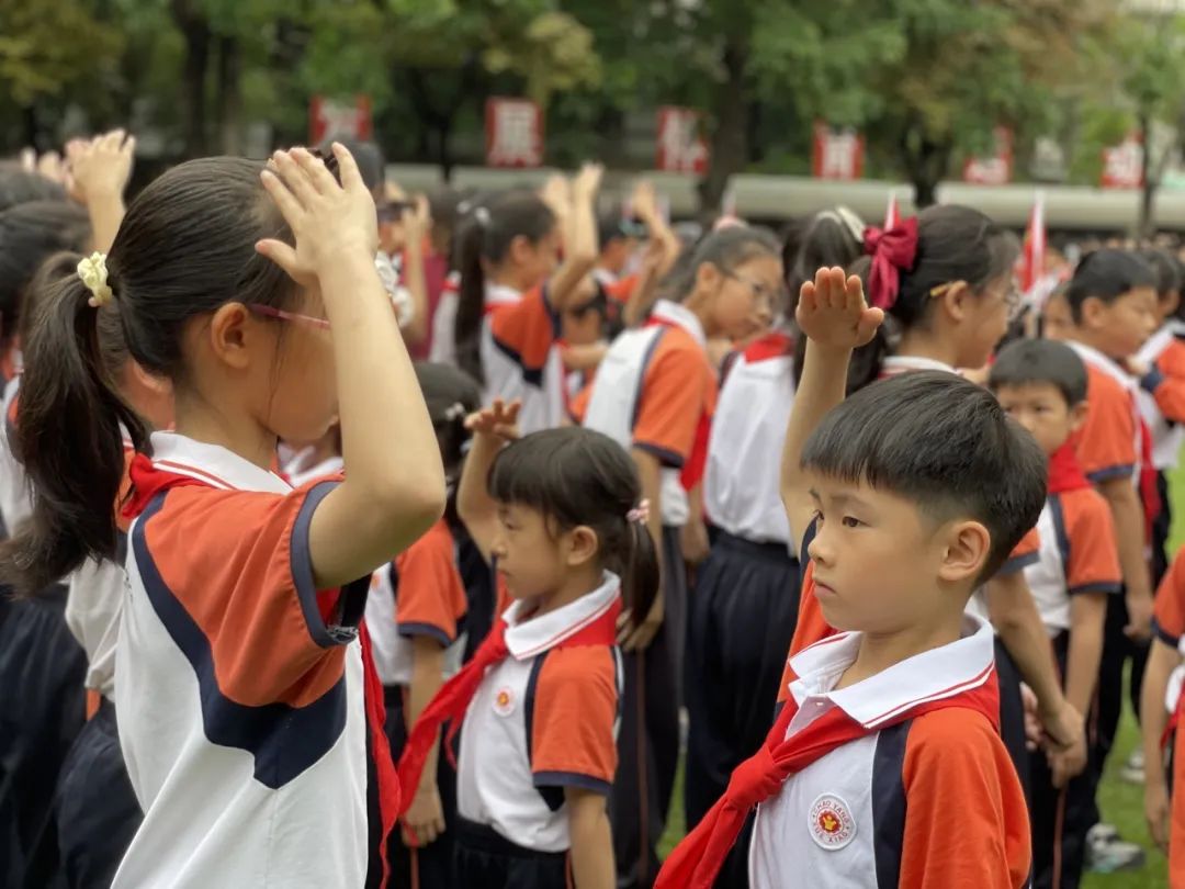 红领巾爱祖国——朝阳小学一年级第一批新队员入队仪式 第14张 红领巾爱祖国——朝阳小学一年级第一批新队员入队仪式 第14张