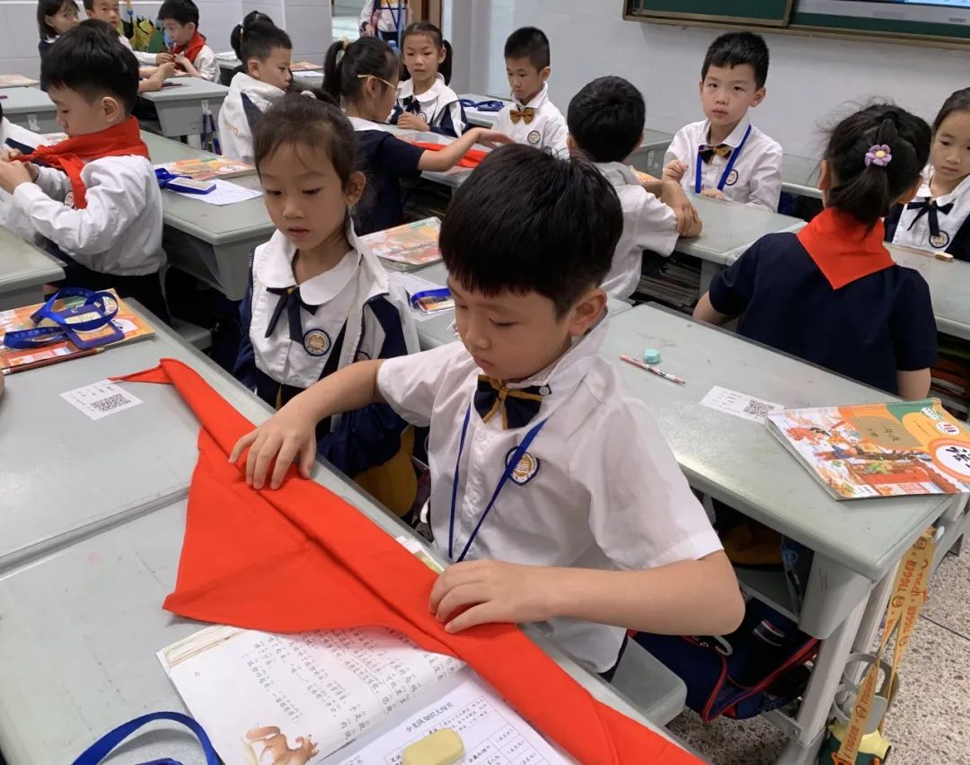 红领巾爱祖国 争做新时代好队员——龙泰小学举行2024年一年级新队员入队暨中队活动课系列活动 第10张 红领巾爱祖国 争做新时代好队员——龙泰小学举行2024年一年级新队员入队暨中队活动课系列活动 第10张