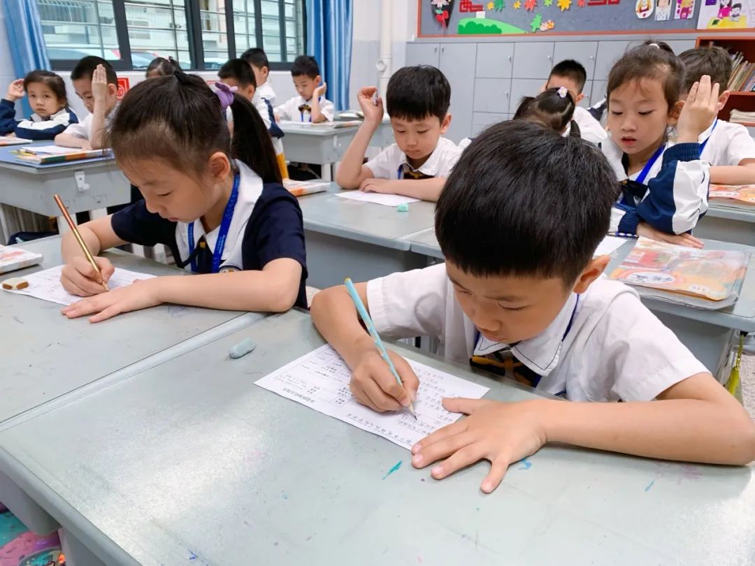 红领巾爱祖国 争做新时代好队员——龙泰小学举行2024年一年级新队员入队暨中队活动课系列活动 第16张 红领巾爱祖国 争做新时代好队员——龙泰小学举行2024年一年级新队员入队暨中队活动课系列活动 第16张