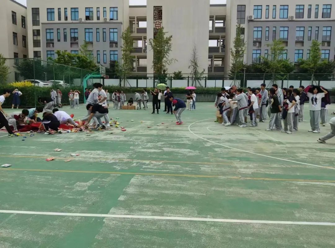 味蕾尽欢抢零食 奔赴中考释压力——浙师大附中开展初三学子抢零食趣味减压活动 第19张 味蕾尽欢抢零食 奔赴中考释压力——浙师大附中开展初三学子抢零食趣味减压活动 第19张