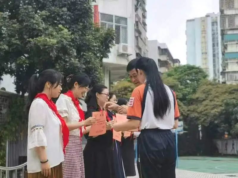红领巾爱祖国——朝阳小学一年级第一批新队员入队仪式 第20张 红领巾爱祖国——朝阳小学一年级第一批新队员入队仪式 第20张