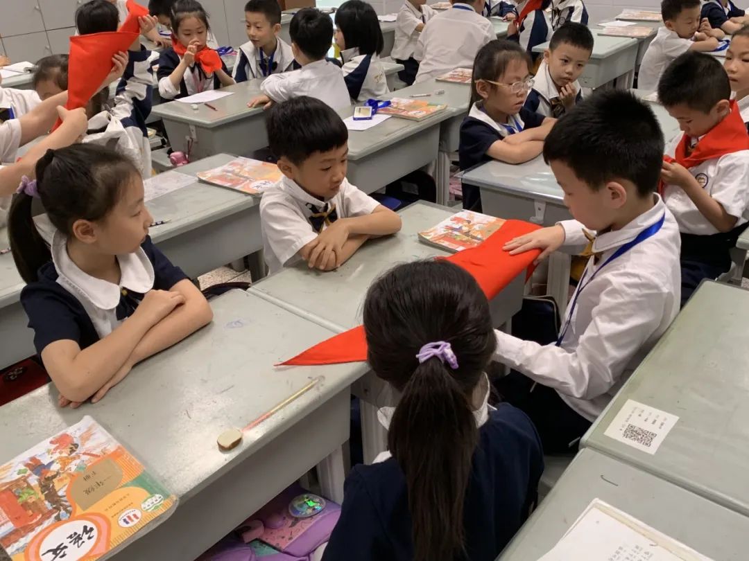 红领巾爱祖国 争做新时代好队员——龙泰小学举行2024年一年级新队员入队暨中队活动课系列活动 第12张 红领巾爱祖国 争做新时代好队员——龙泰小学举行2024年一年级新队员入队暨中队活动课系列活动 第12张
